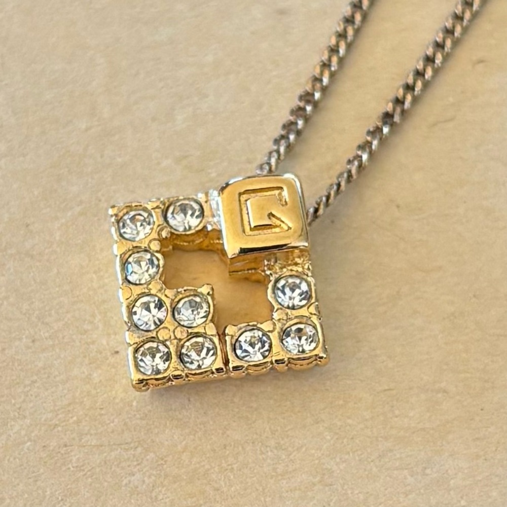 GIVENCHY 
Vintage Crystal G Pendant Necklace - Picture 5 of 12